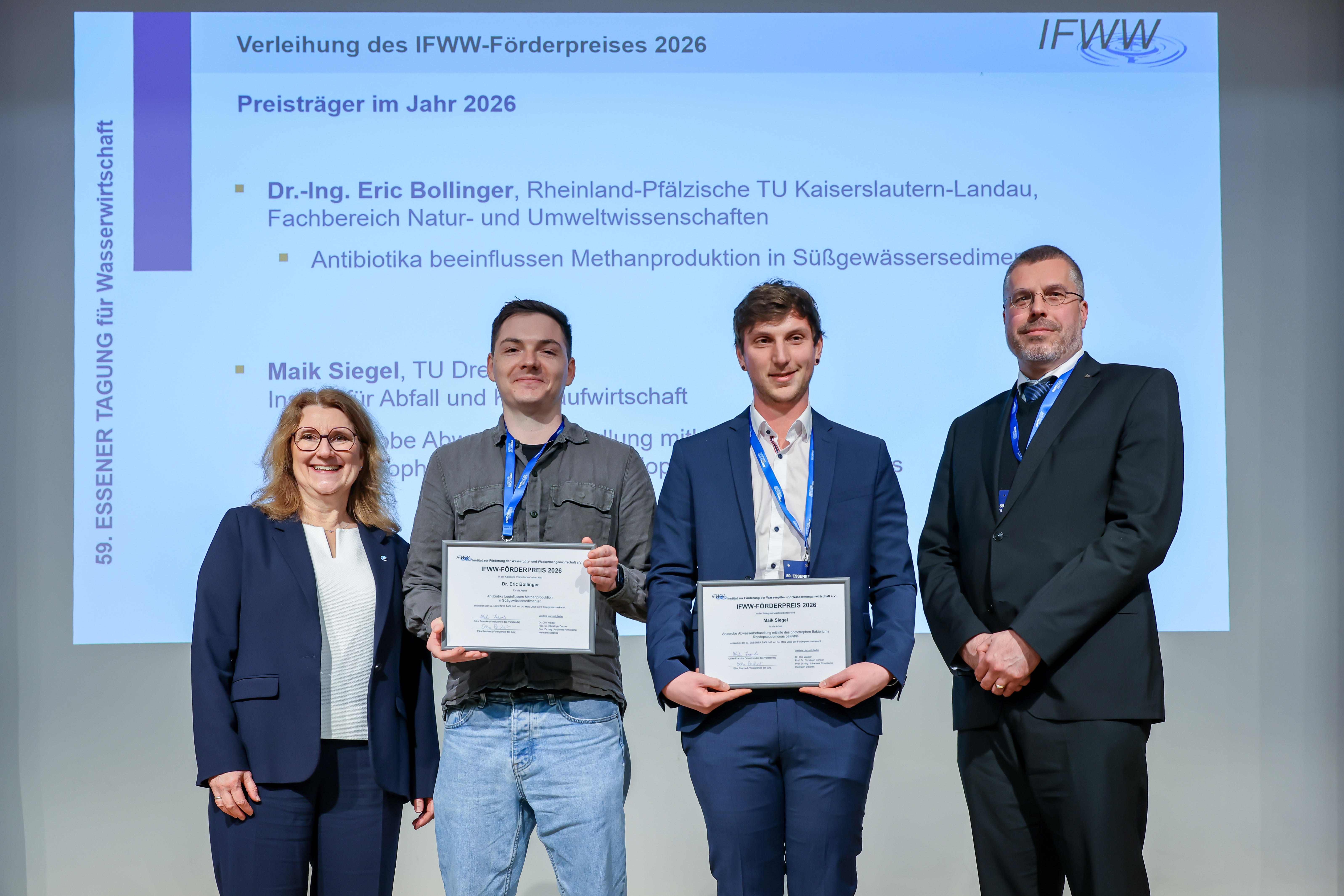 IFWW-Vorständin Ulrike Franzke mit den IFWW-Förderpreisträgern 2026 Dr. Eric Bollinger und Maik Siegel sowie IFWW-Geschäftsführer Hermann Stepkes (Foto: ©Oberhäuser)